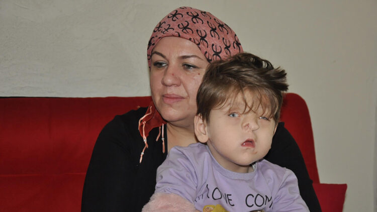 Fraser sendromlu Sevgi Hira için ışıklar hiç sönmüyor