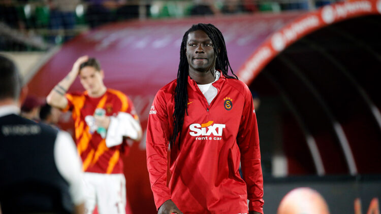 Galatasaray'da Bafetimbi Gomis krizi çözüldü