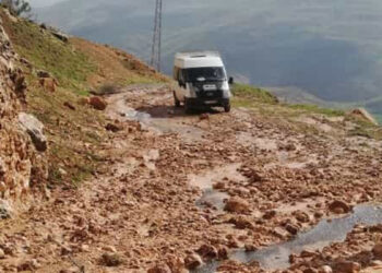 Gercüş'te sağanak, heyelana neden oldu