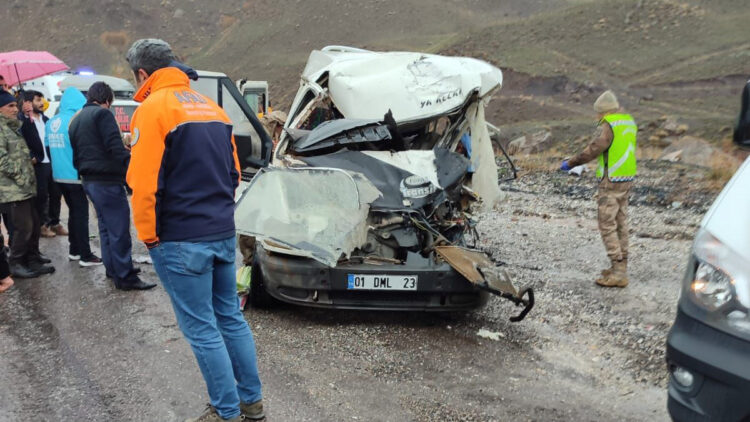 Hakkari'deki kazada ölen 3 kişi, toprağa verildi