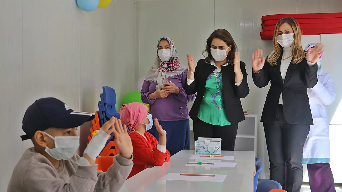 Hastane bahcesinde konteyner sinif olusturuldua - yaşam - haberton