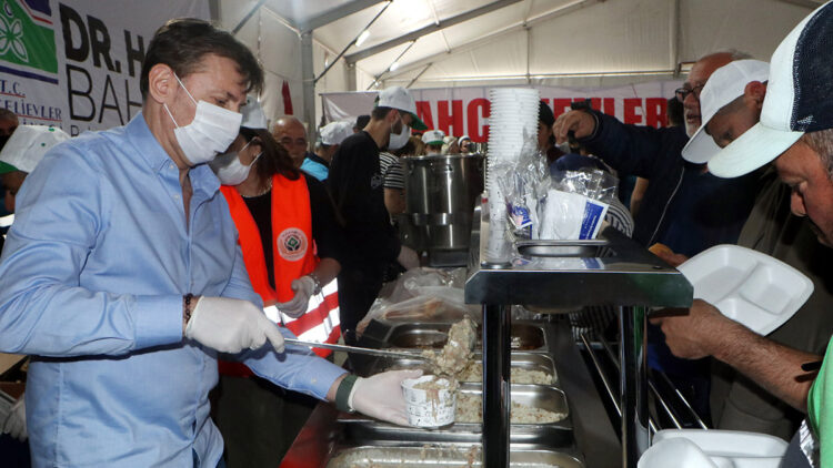 Herise kazanları depremzedeler için kaynadı