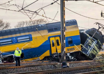 Hollanda’da yolcu treni raydan çıktı: 1 ölü, 30 yaralı