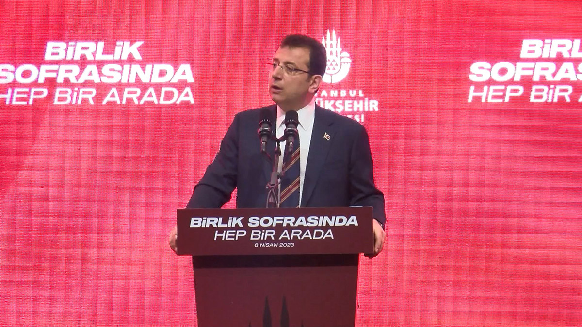 İBB İstanbul'daki depremzedelere iftar verdi