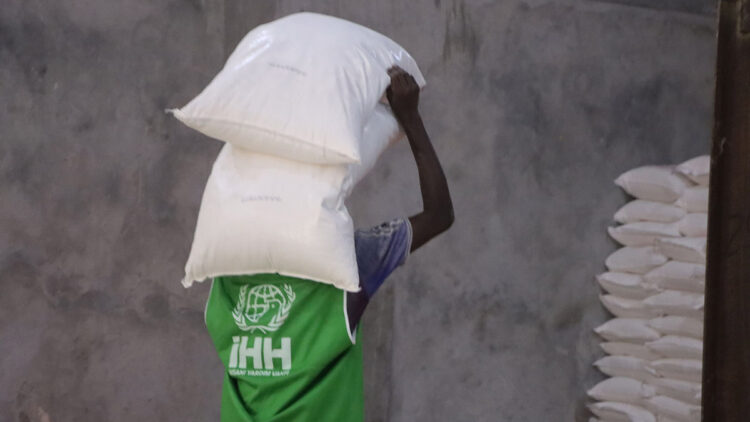 İHH’den Somali’ye un yardımı
