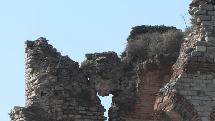 İstanbul surları 'tehlike' altında