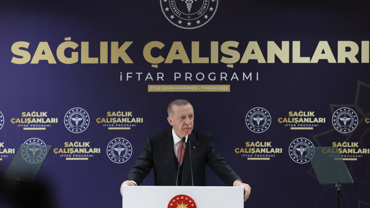 İstismar peşinde koşanlar hep kaybetmiştir