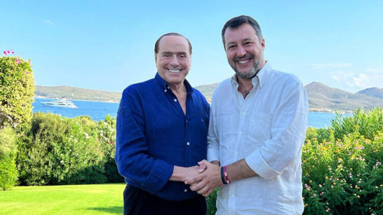 İtalya'nın eski Başbakanı Berlusconi hastaneye kaldırıldı