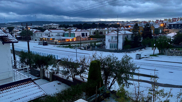 İzmir'de dolu yağışı etkili oldu