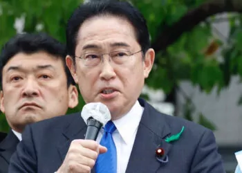 Japonya başbakanına sis bombalı saldırı