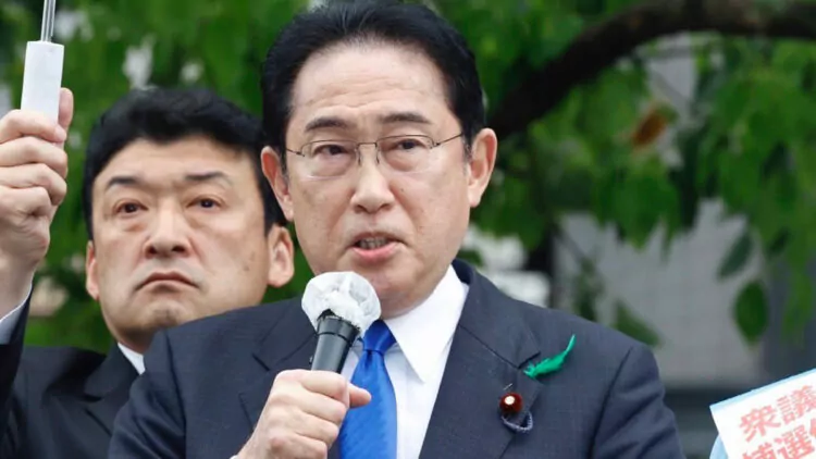 Japonya başbakanına sis bombalı saldırı