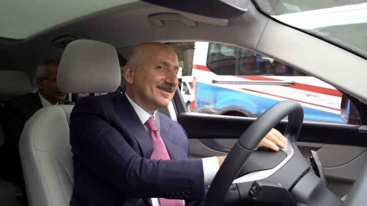 Karaismailoğlu Togg ile Trabzon sokaklarında