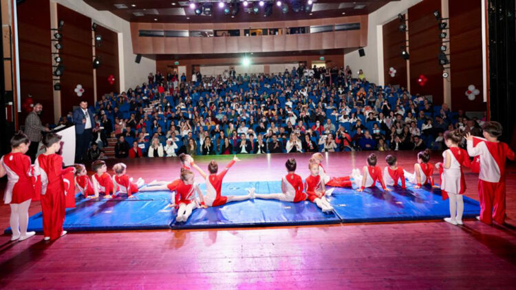 Kartal Belediyesi'nin kreşlerinde 23 Nisan coşkusu