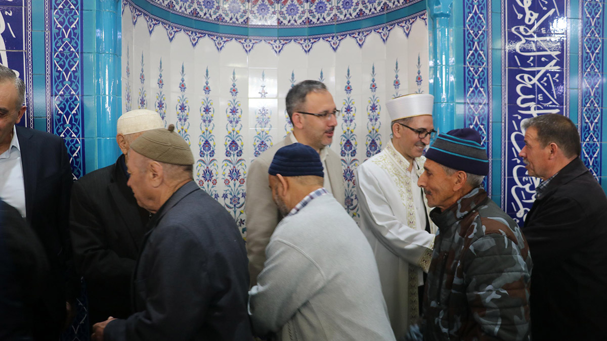 Kasapoğlu bayram namazını İzmir'de kıldı