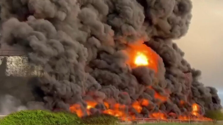 Kırım'da yakıt depoları İHA'larla vuruldu