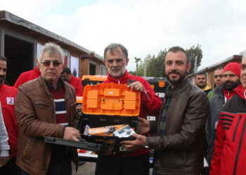 Kızılay'dan mağdur esnafa malzeme desteği