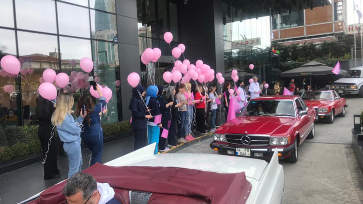 Klasik otomobil tutkunlarından 'Kanser Haftası' konvoyu