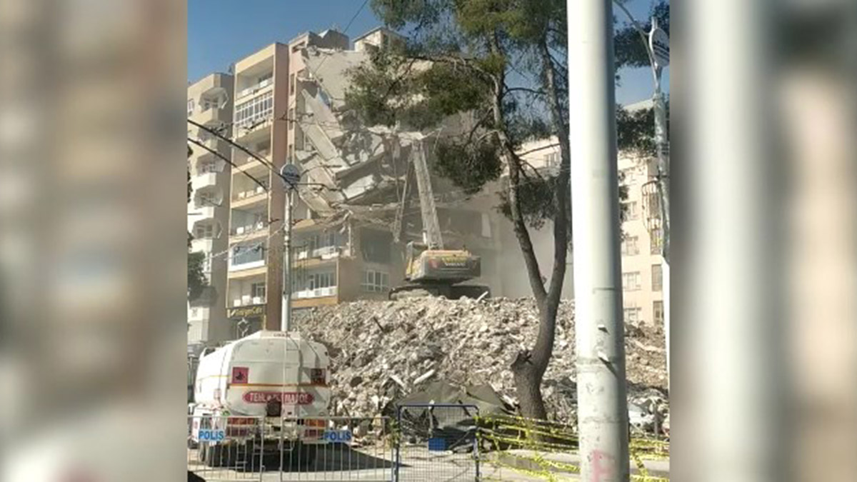 Kontrollü yıkımda bitişikteki sağlam bina hasar gördü