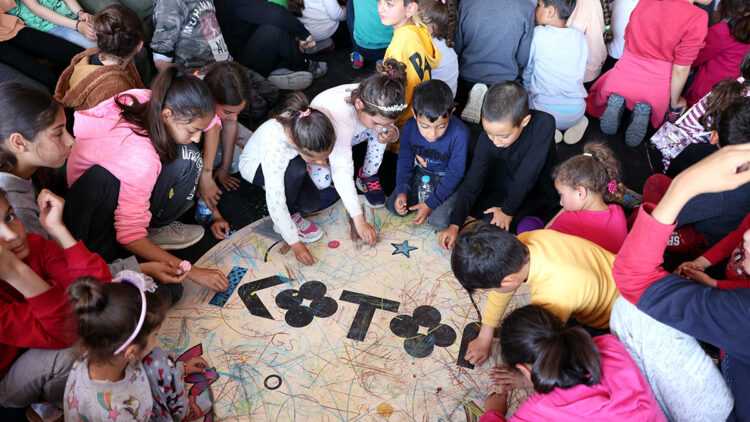 Koton gönüllüleri, depremzede çocuklarla buluştu