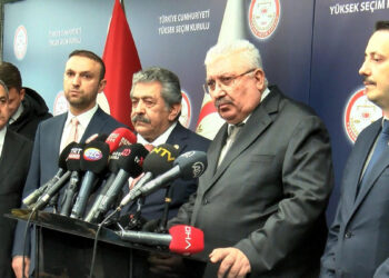 MHP milletvekili aday listesini YSK'ya teslim etti
