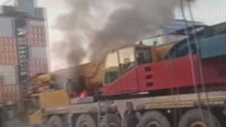 Maltepe'de vinç yangını: trafik yoğunluğu oluştu 