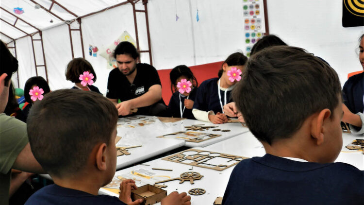 Masdaf, depremzede çocukların yüzünü güldürdü