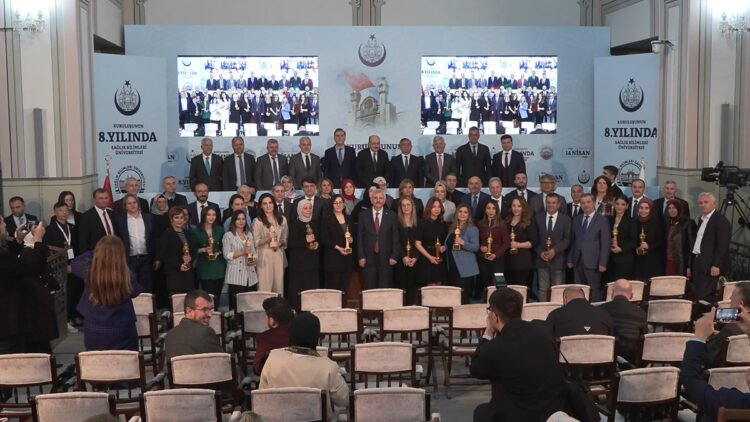 'Mekteb-i Tıbbiyye-i Şahane Ödülleri' verildi