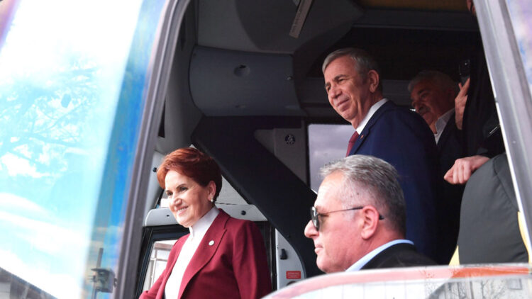 Meral Akşener ve Mansur Yavaş vatandaşlarla buluştu