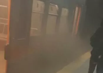 Metrodan yükselen dumanlar paniğe neden oldu
