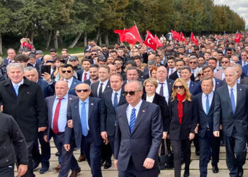 Muharrem İnce Anıtkabir'i ziyaret etti