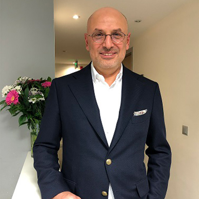 Kadın Hastalıkları, Doğum ve Tüp Bebek Uzmanı Op. Dr. Numan Bayazıt yumurta dondurma işlemleri hakkında önemli bilgiler verdi.