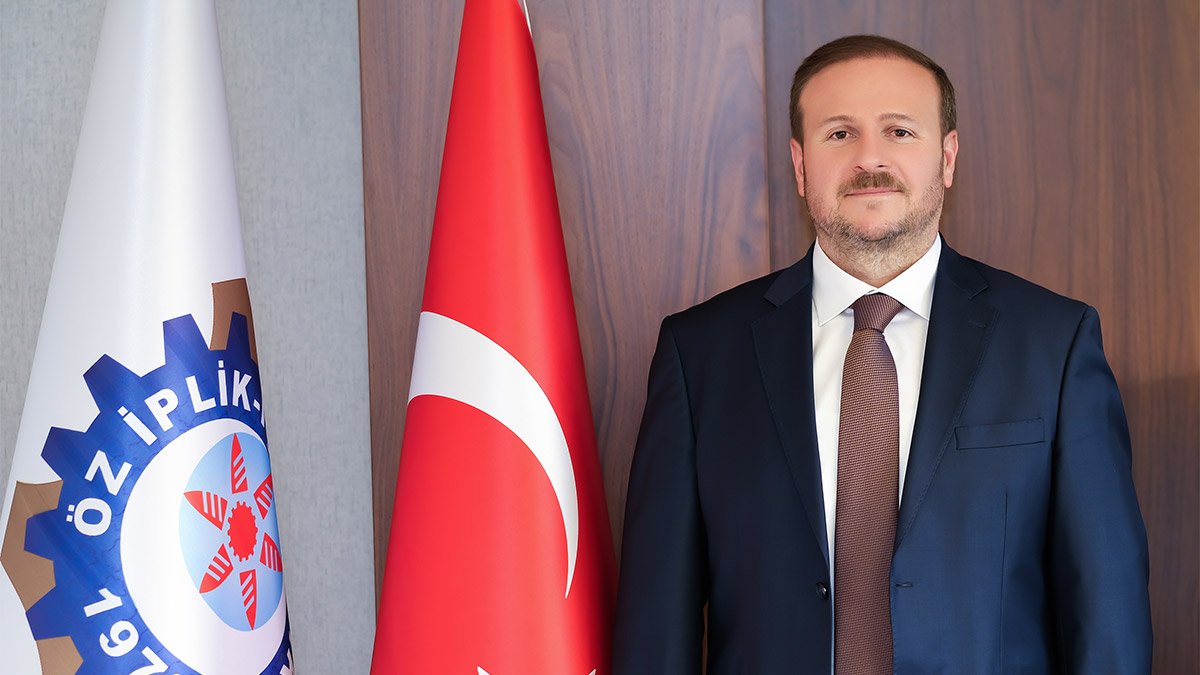 Öz İplik İş Sendikası Genel Başkanı Rafi AY, sosyal diyalog alanında yürüttüğü başarılı çalışmaların sonucunda yeni ortaklarla yerel, ulusal ve küresel düzeyde sosyal diyaloğu geliştirmeye yönelik kararlı adımlar atmaya devam ettiklerini vurgulayarak, Dünyada 26 ülkeden 38 sendika ile ortak olan Global Deal’a ortak olduklarını belirtti.