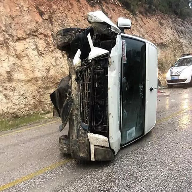 Ogretmenleri tasiyan servis minibusu devrildi 10 yaraliw - öne çıkan - haberton