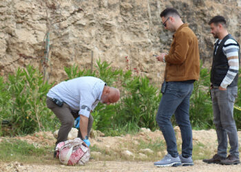 Örtüye sarılı ceset sandılar; kadın maketi çıktı