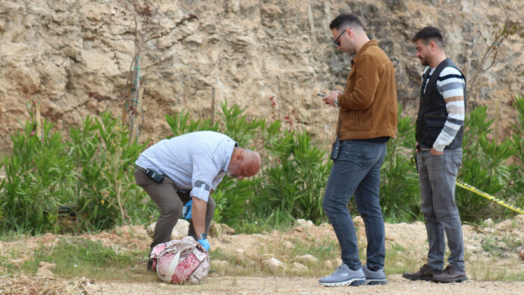 Örtüye sarılı ceset sandılar; kadın maketi çıktı