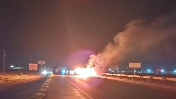 Otomobilin alev aldığı kazada baba ve 2 oğlu yaralandı