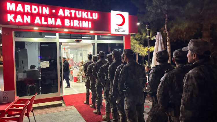 Özel harekattan Kızılay'a kan bağışı