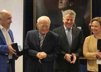 Prof. Dr. Gazi Yaşargil’in çalışmalarına altın rozet