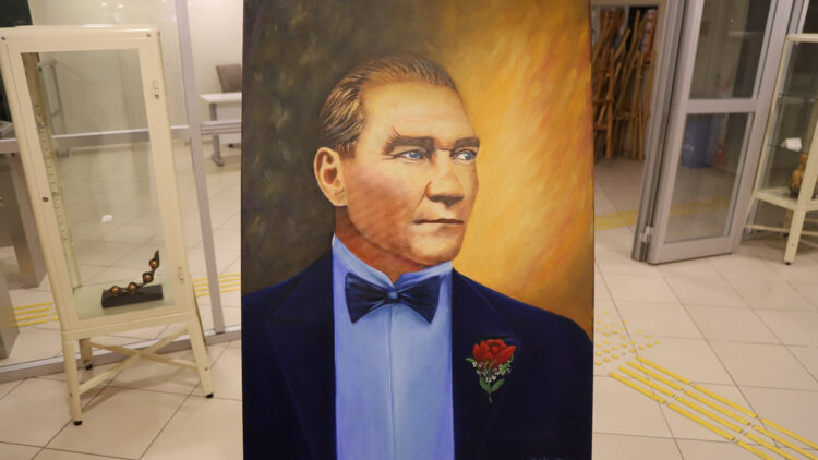 Renk ve Ahenk resim sergisi Kartal'da açıldı