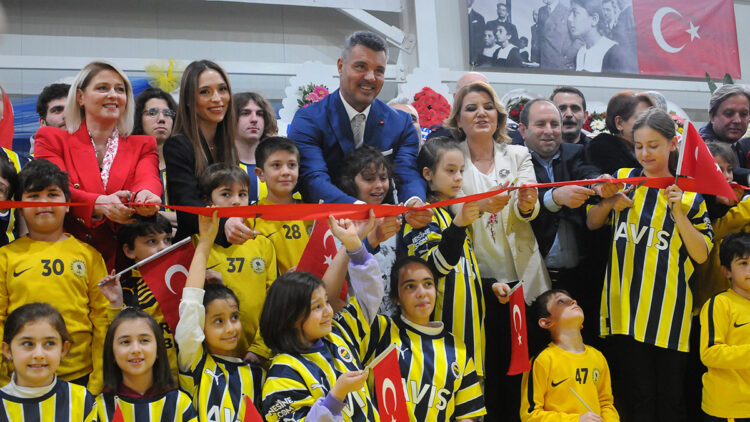 Sadettin Saran, 24’üncü spor salonunu İzmit’te açtı