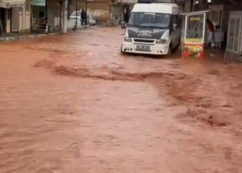 Şanlıurfa'da sağanak; 4 ilçe suyla doldu
