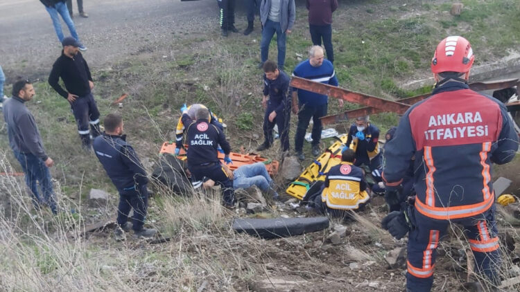 Şarampole devrilen TIR'da 1 kişi öldü, 2 kişi yaralandı