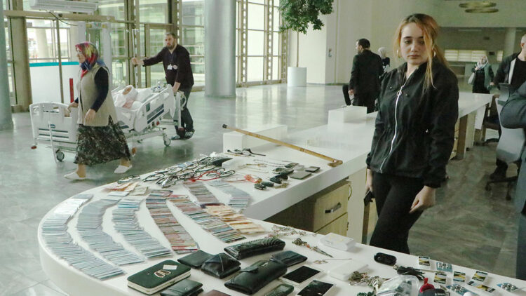 Şehir hastanesinde unutulan eşyalar sahiplerini bekliyor