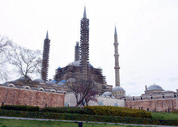 Selimiye Camii'ndeki restorasyon turist sayısını düşürdü