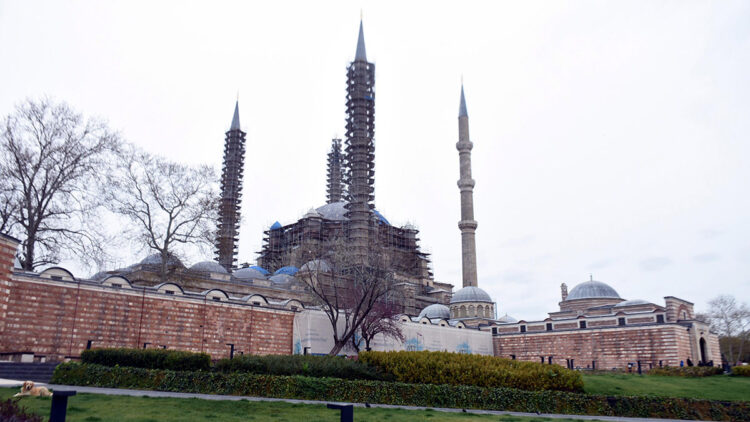 Selimiye Camii'ndeki restorasyon turist sayısını düşürdü