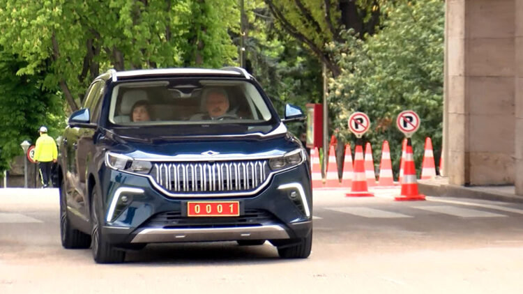 Şentop, mevkidaşlarını Togg ile Meclis'e getirdi