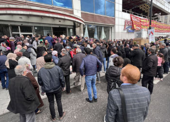 Sivas'ta mağazada indirim izdihamı
