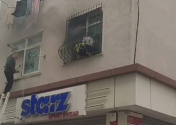 Sosyal medyaya video çekerken evi yaktı