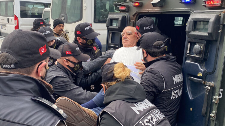 Suç örgütü lideri Ürfi Çetinkaya adliyede