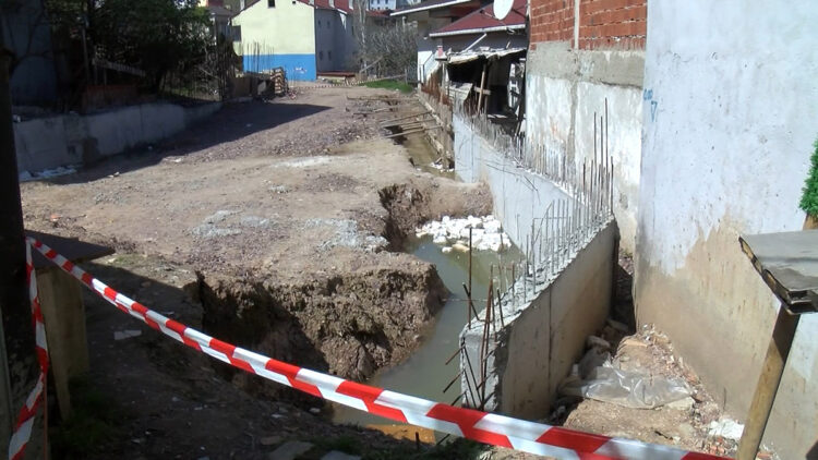 Sultanbeyli'de çocuğun düştüğü çukur hala açık